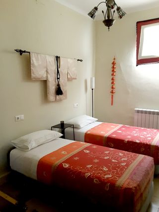 MUEBLES Y CAMAS CONTENIDO PISO COMPLETO