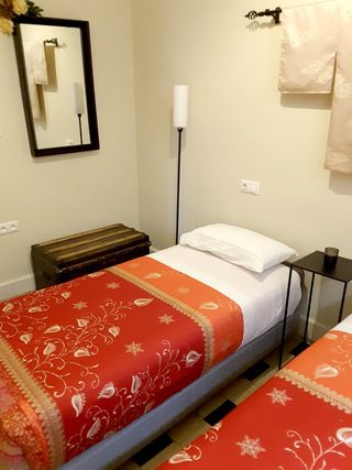 MUEBLES Y CAMAS CONTENIDO PISO COMPLETO