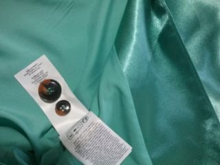 Traje pantalón con etiquetas