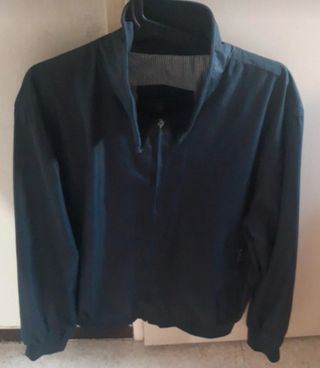 Cazadora hombre color azul marino.
