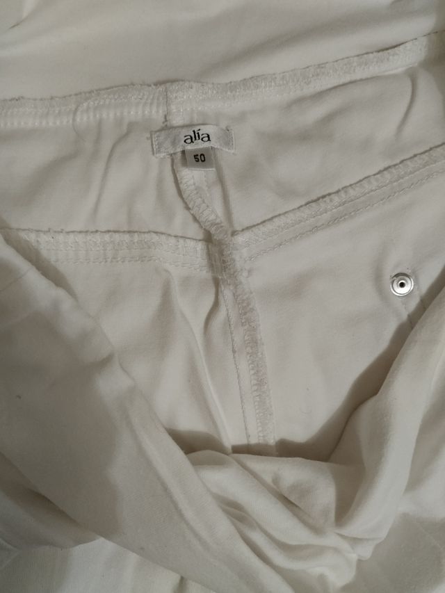 Pantalón blanco de embarazada