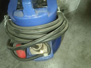 Bomba centrífuga sumergible vertical