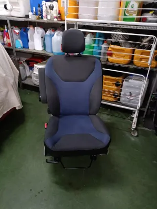 Asiento vivaro,traficc y bases metálicas.