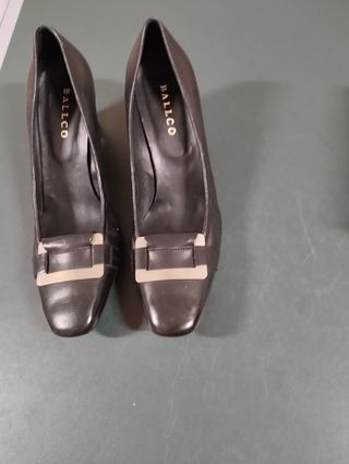 Zapatos cómodos, con poco tacón ancho