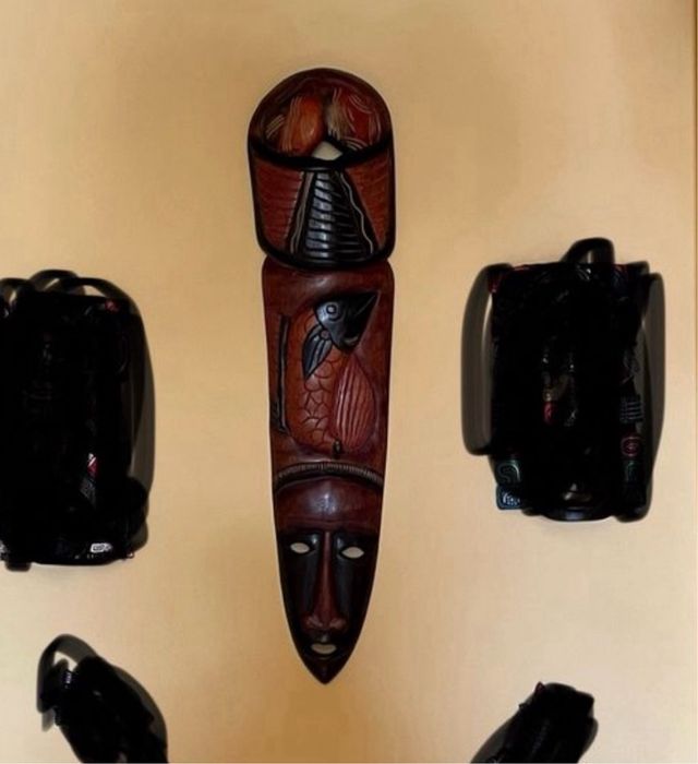 Careta grande de madera