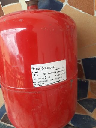 Bomba agua grundfos y vaso de expansion