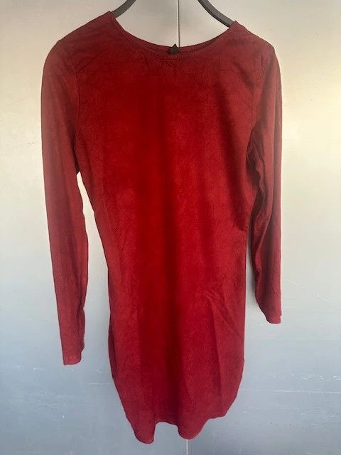 mini vestido rojo con effecto ante, M.