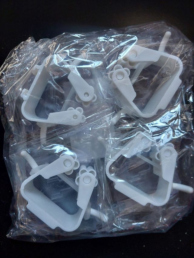 Pack 4 Colgadores de Escobas y Fregonas