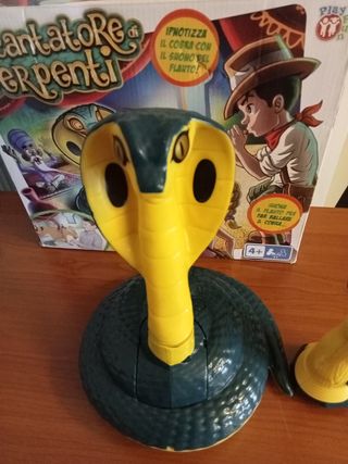 Gioco incantatore di serpenti