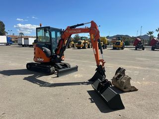 MINI EXCAVADORA DE GOMAS HITACHI ZX 33 U.