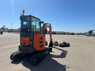 MINI EXCAVADORA DE GOMAS HITACHI ZX 33 U.