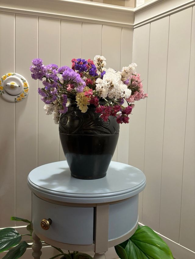 Vasija / Florero negro cenefa labrada