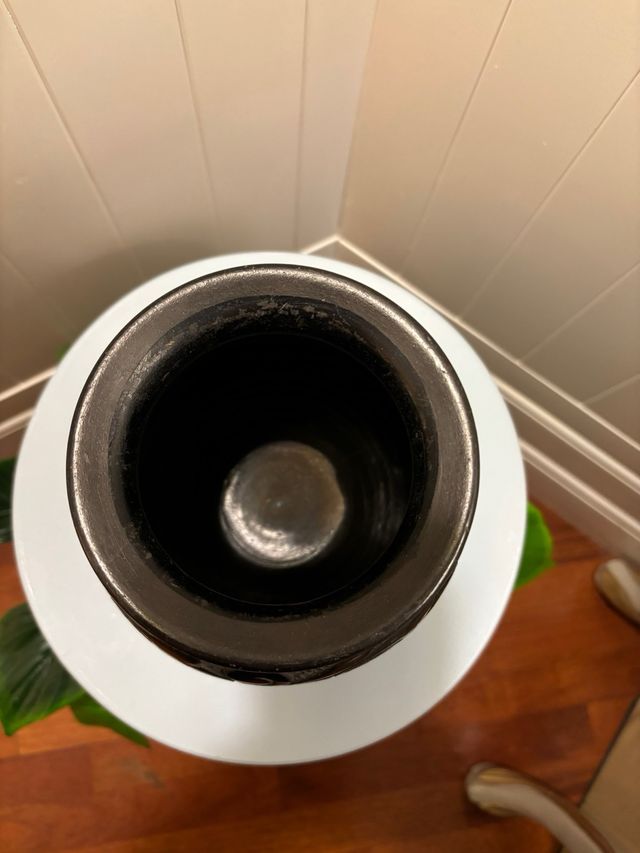 Vasija / Florero negro cenefa labrada