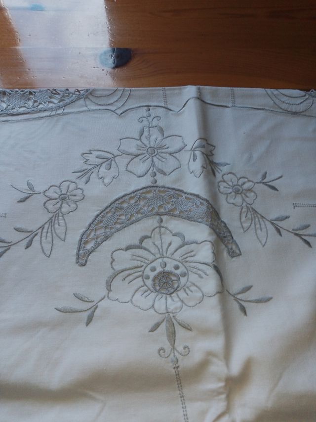 Tovaglia rotonda ricamata