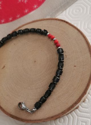 Bracciale nero e corallo