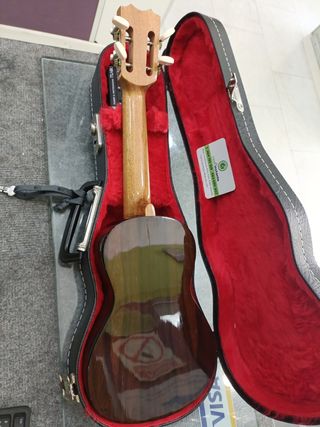 UKELELE ANTONIO CARVALLO 108