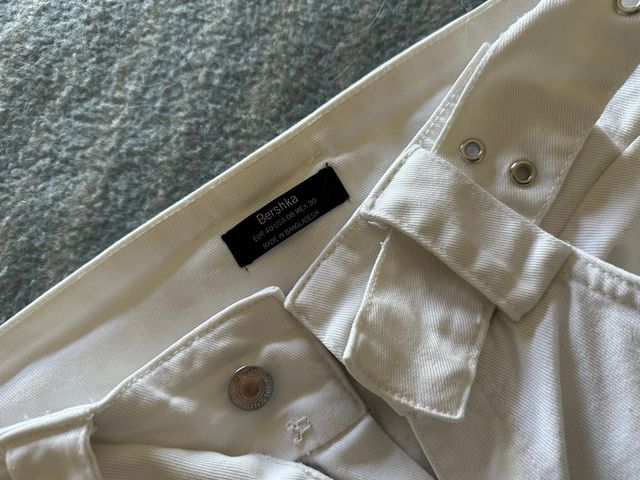 lote 6 prendas de mujer, pantalones cortos y falda