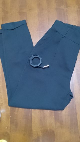 Pantalone nero, casual, elegante.