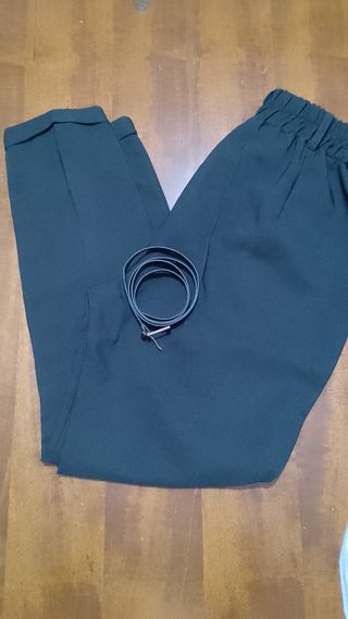 Pantalone nero, casual, elegante.