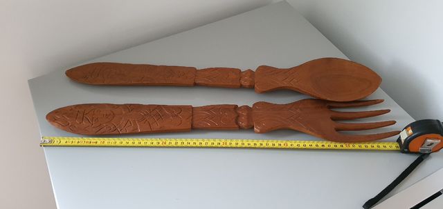 Cuchara y tenedor tallados madera teka