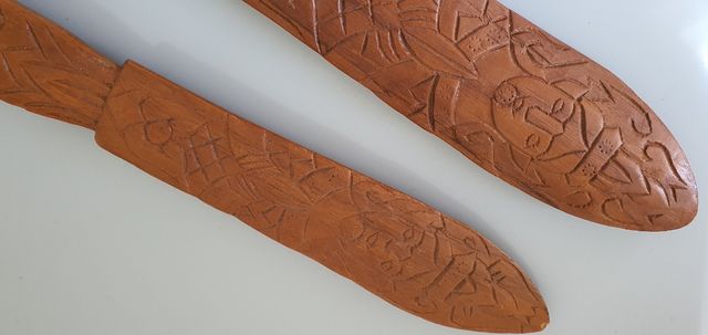 Cuchara y tenedor tallados madera teka