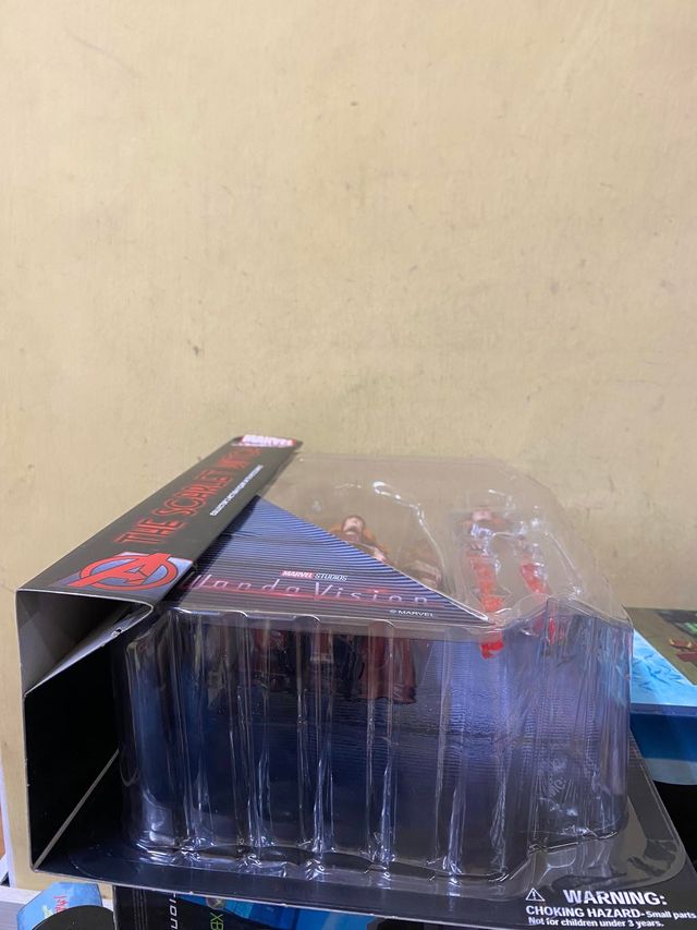 marvel select action figure scarlet witch  nuovo