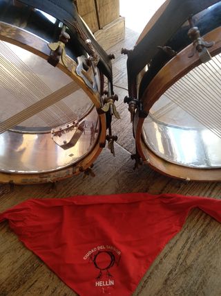 Dos  2  tambores  percusión