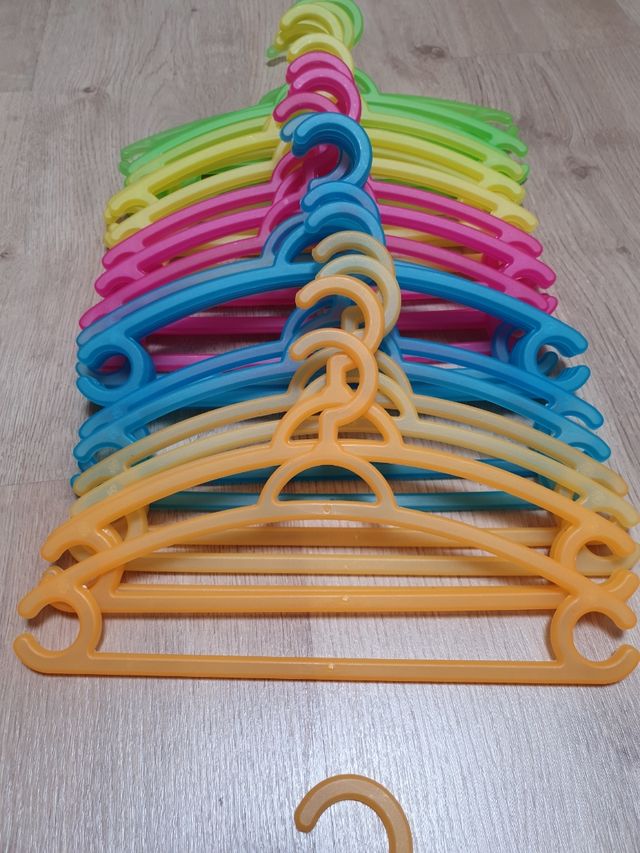 Lote de 30 Perchas infantiles