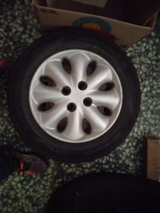 5 neumáticos buen estado