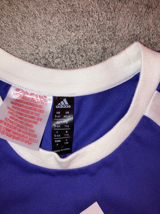 Camiseta Adidas talla 5-6 años