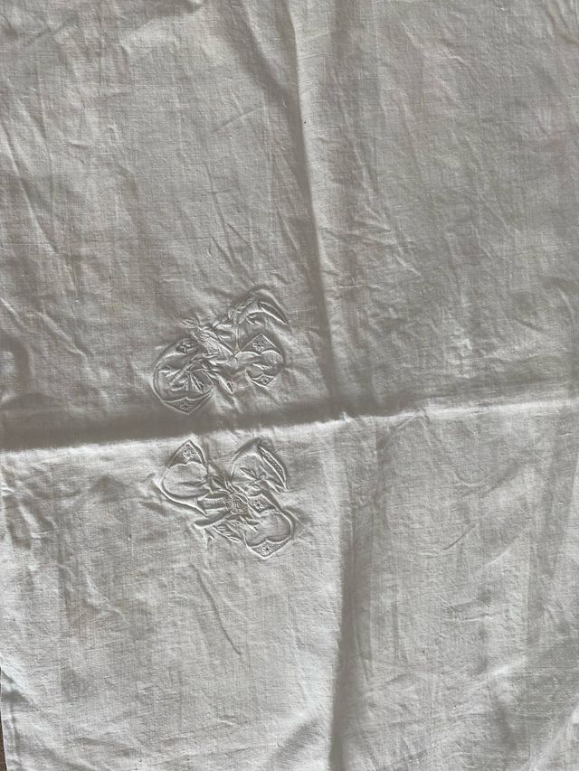 Sabanas muy antiguas de lino-hilo