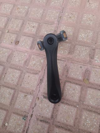 Pedal y biela de bicicleta