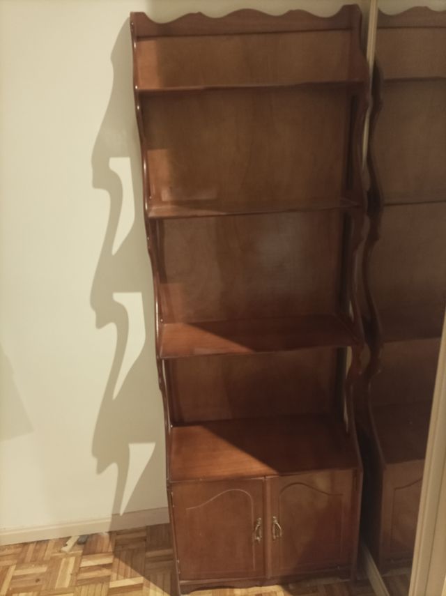 Estantería de madera