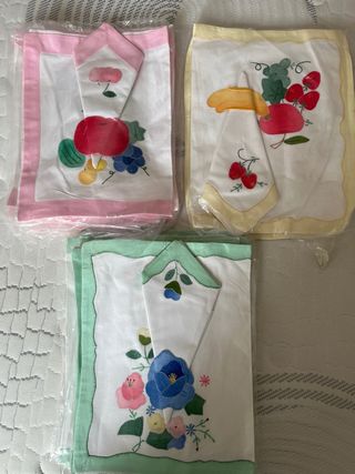 Juego de manteles individuales - Flores bordadas