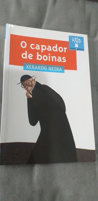 Libro ilustrado Galaxia. Gallego