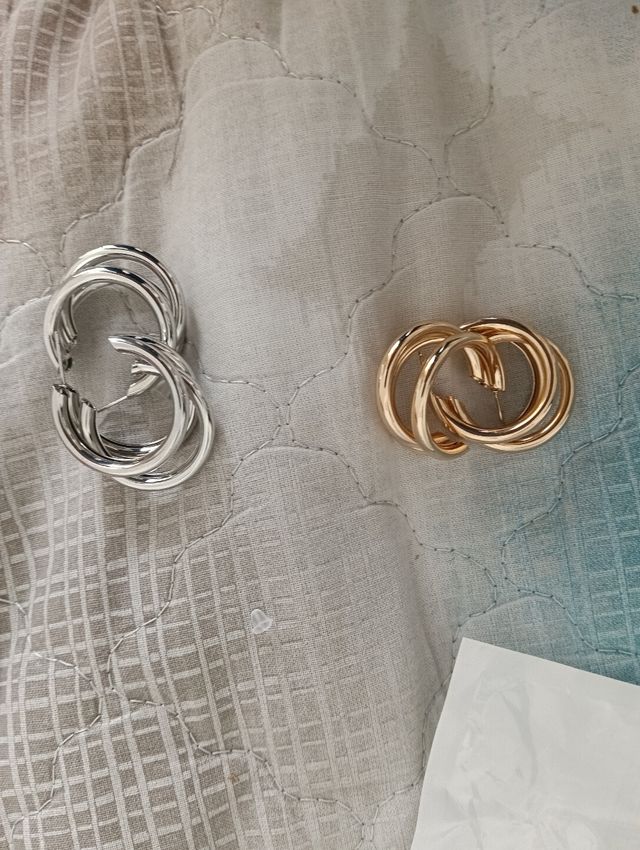 3 paia di orecchini 