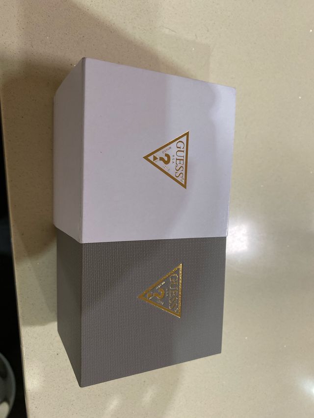 Caja reloj Guess Gris