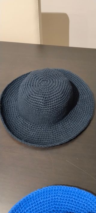 Sombrero tejido a mano beige, varios colores.