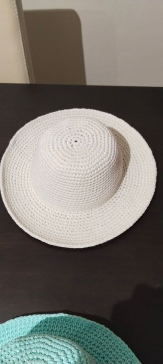 Sombrero tejido a mano beige, varios colores.