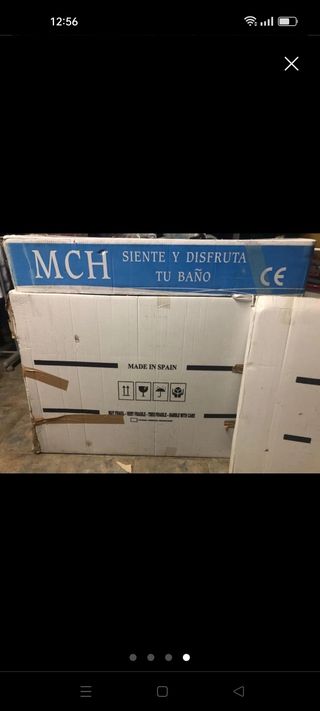 Mueble de baño con lavabo y espejo