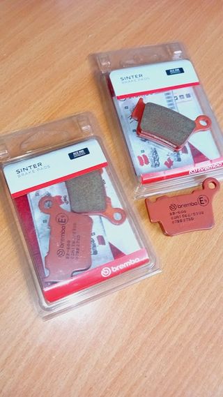 Par Pastilhas de travão sinterizadas Brembo Trás