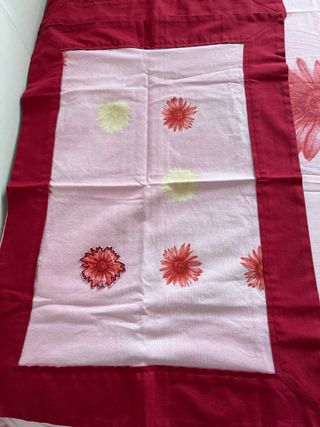 Funda nórdica cama matrimonio y cortinas.