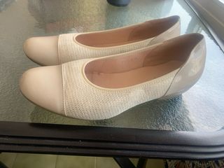 Zapatos beige mujer