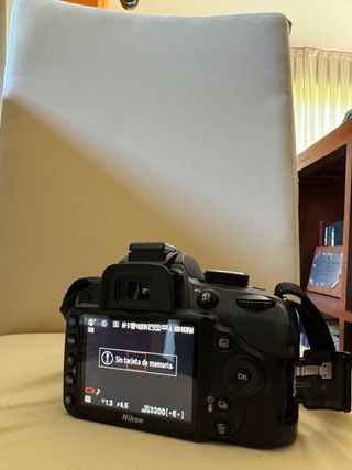 Nikon D3200 + objetivo 18-55mm