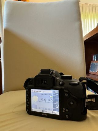 Nikon D3200 + objetivo 18-55mm