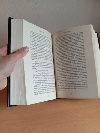 La huésped (The host) (Spanish Edition)