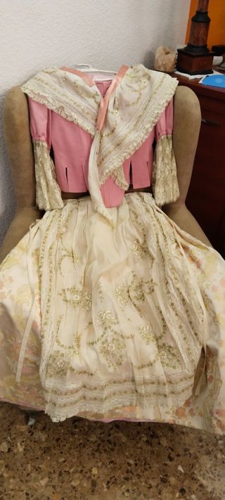 Traje Valenciana corpiño rosa y falda de flores