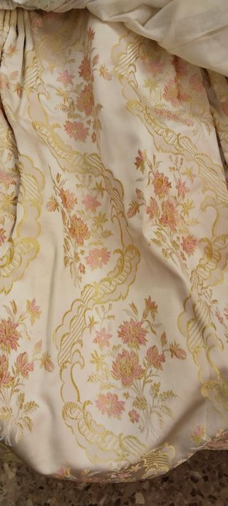 Traje Valenciana corpiño rosa y falda de flores