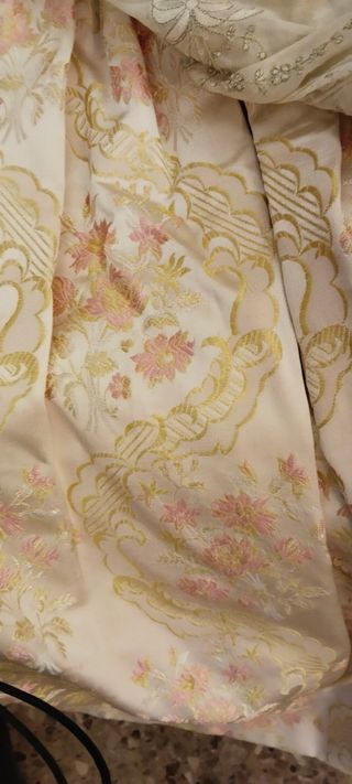 Traje Valenciana corpiño rosa y falda de flores