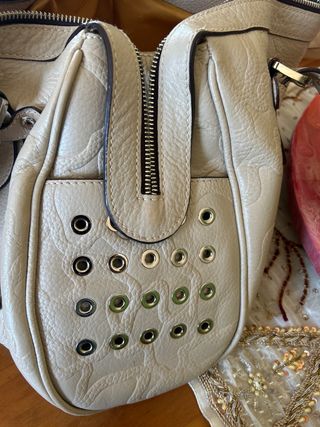 Bolso Tous beige auténtico, displngo de otro choco